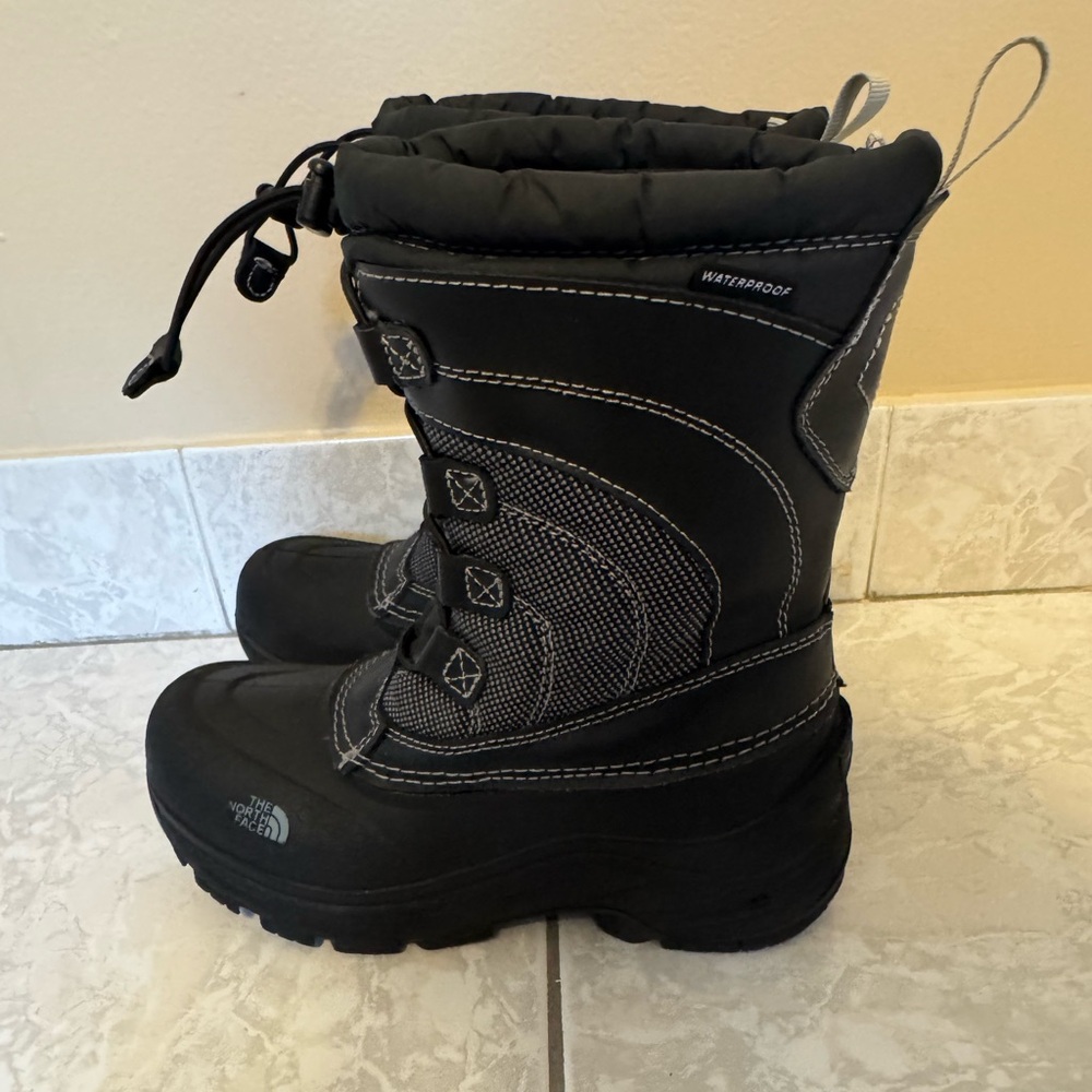 The North Face Alpenglow IV kids boots